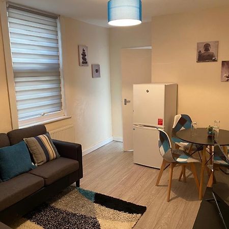 غيلينغهام Excellent And Amazing Apartment With Private Parking المظهر الخارجي الصورة
