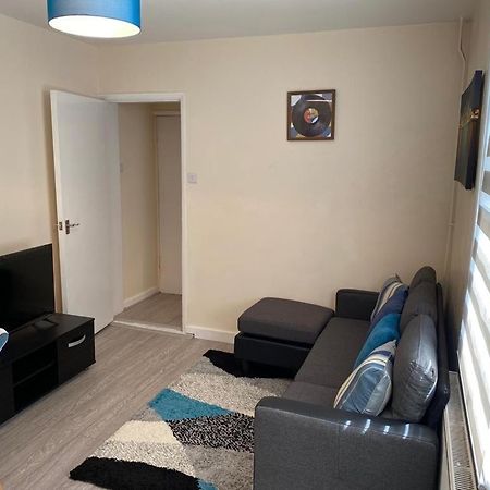 غيلينغهام Excellent And Amazing Apartment With Private Parking المظهر الخارجي الصورة
