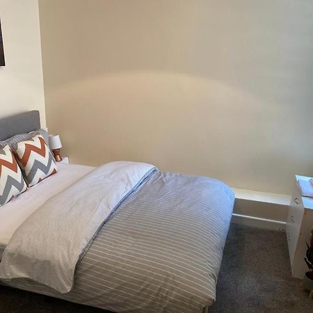 غيلينغهام Excellent And Amazing Apartment With Private Parking المظهر الخارجي الصورة