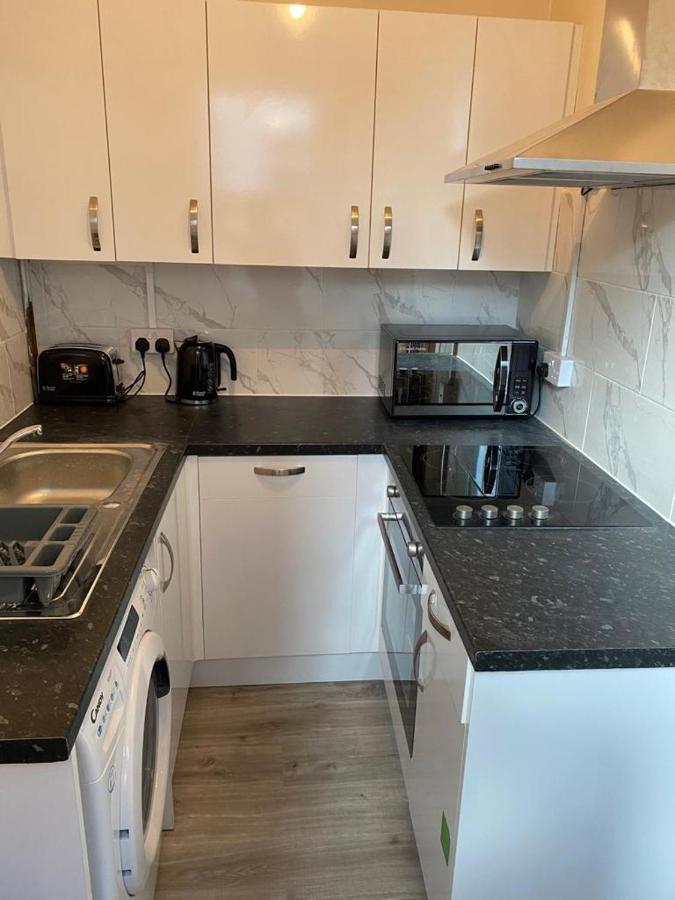 غيلينغهام Excellent And Amazing Apartment With Private Parking المظهر الخارجي الصورة