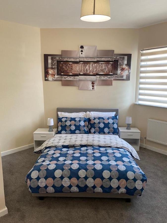 غيلينغهام Excellent And Amazing Apartment With Private Parking المظهر الخارجي الصورة