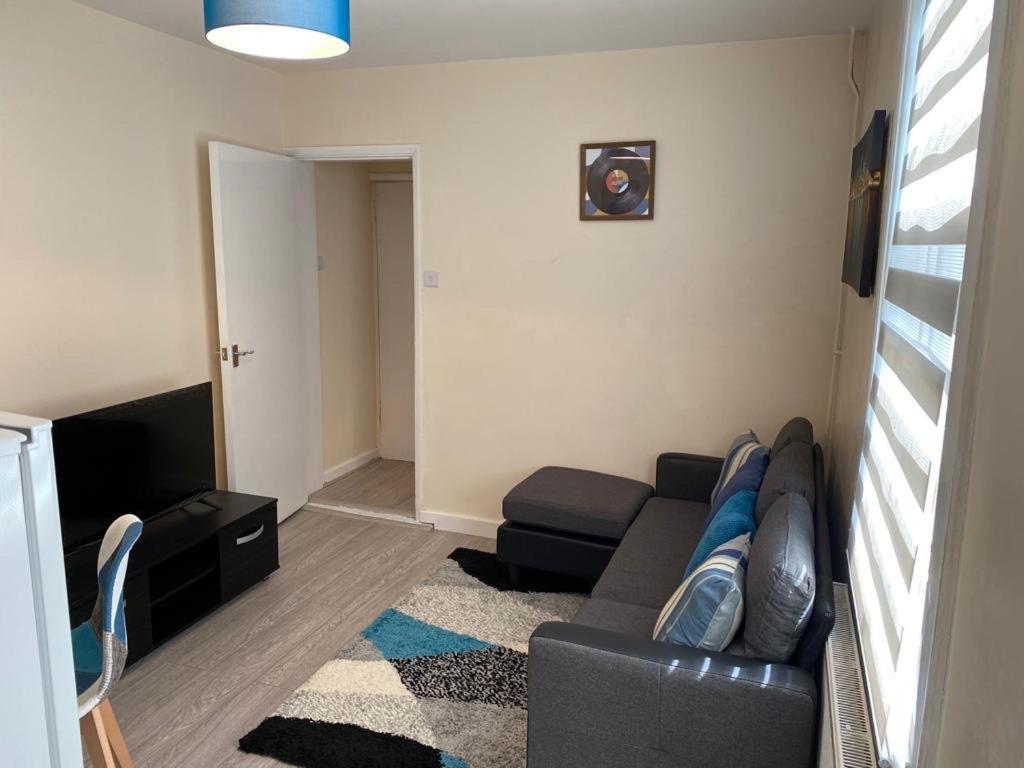 غيلينغهام Excellent And Amazing Apartment With Private Parking المظهر الخارجي الصورة
