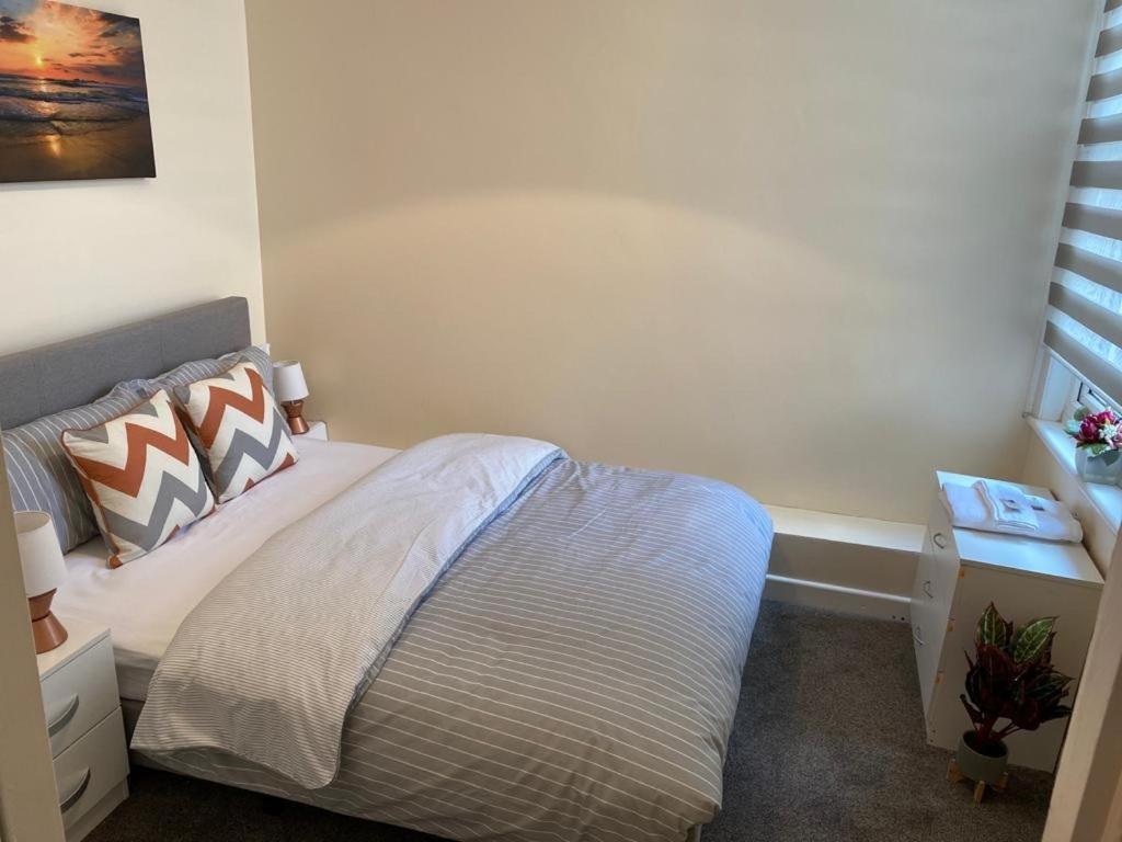 غيلينغهام Excellent And Amazing Apartment With Private Parking المظهر الخارجي الصورة