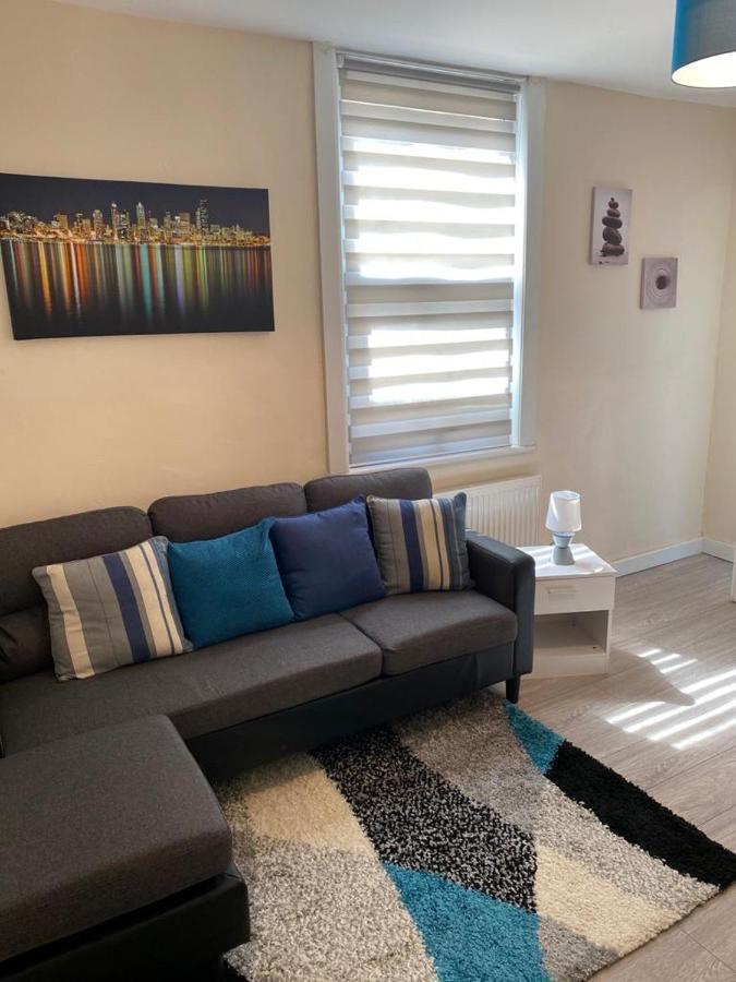 غيلينغهام Excellent And Amazing Apartment With Private Parking المظهر الخارجي الصورة