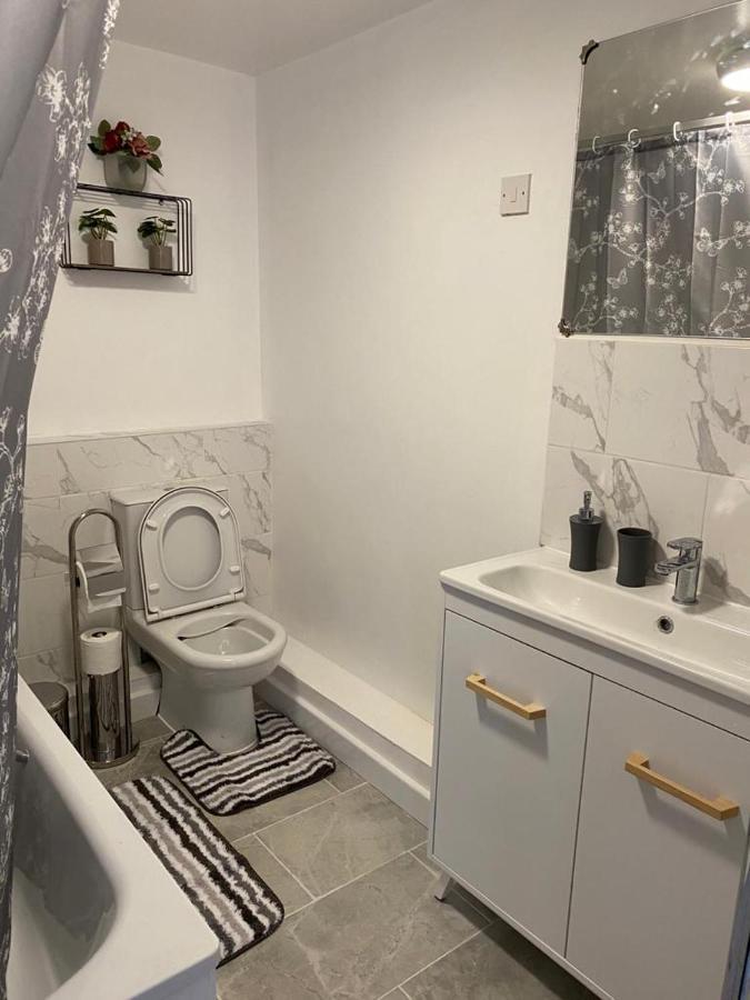 غيلينغهام Excellent And Amazing Apartment With Private Parking المظهر الخارجي الصورة